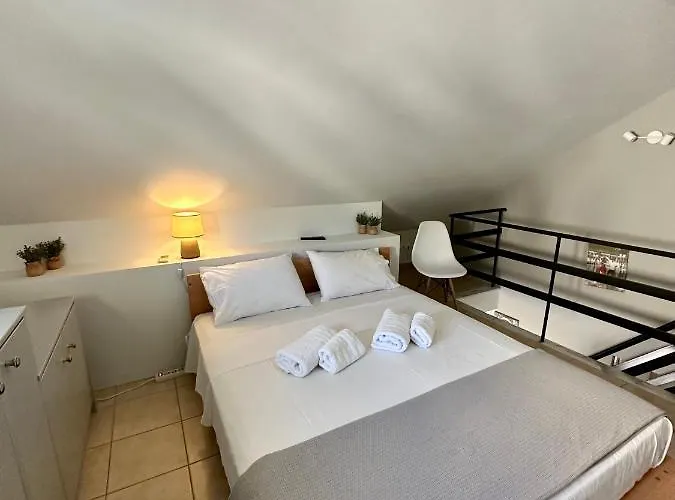 Tiny Loft In Appartement *