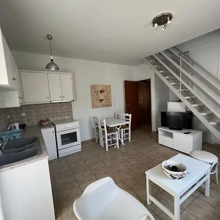 Tiny Loft In Daire Argostolion