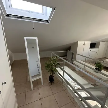 Tiny Loft In Daire